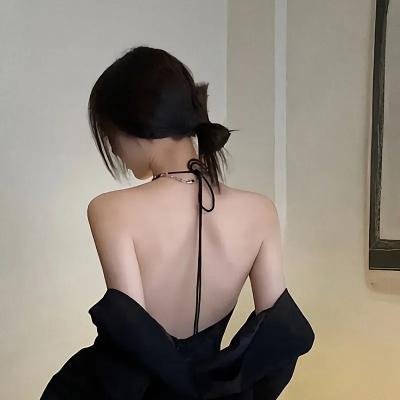 像两滴水